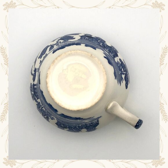 Vintage Johnson Brothers "Willow" Blue & White Teacup & Saucer Set - Picture 9 of 10